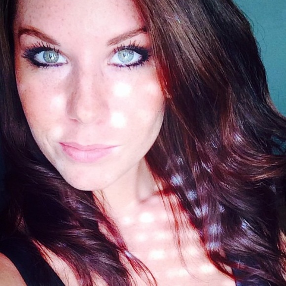 Meet your Posher, Melissa