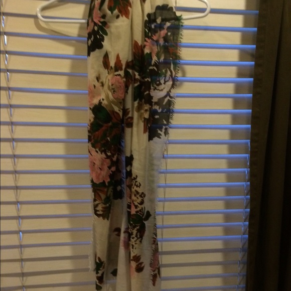 Long cream with floral print scarf - Picture 2 of 2