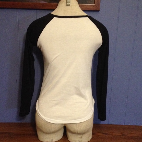 SOLD ❌❌NWT White & Black long sleeve shirt - Picture 3 of 3