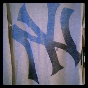 Long sleeve NY Yankees Tee
