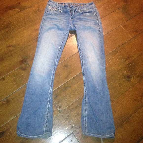 Rock revival jeans. 28
