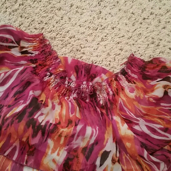 Pink ruffled top - Picture 3 of 3
