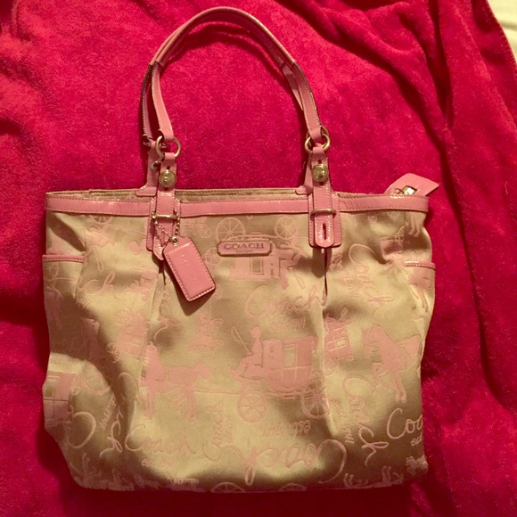 Coach purse (Med-large) size🎀