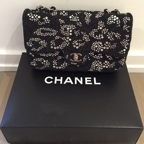 💯% authentic Chanel classic tweed Strass, jumbo