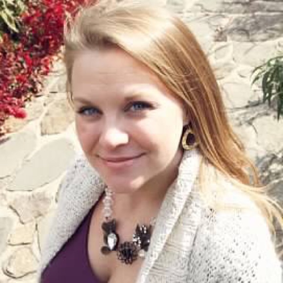 Meet your Posher, Courtney - Picture 1 of 1