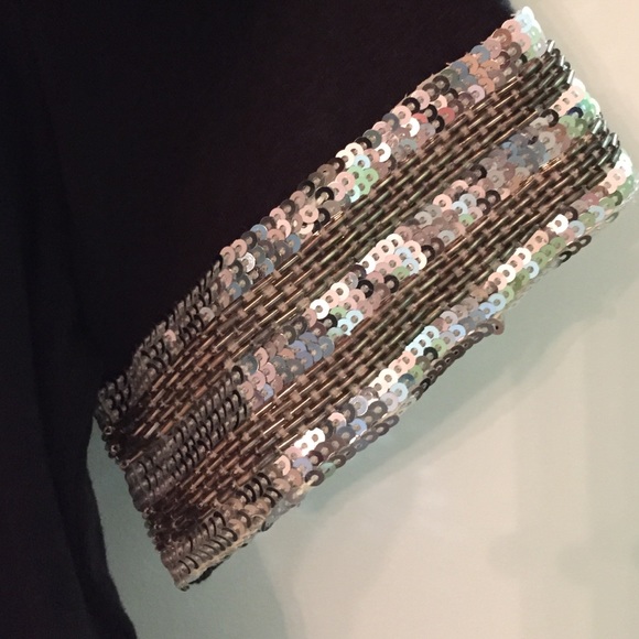 Amazing NWOT Tory Burch V-neck, perfect sleeves! - Picture 2 of 3