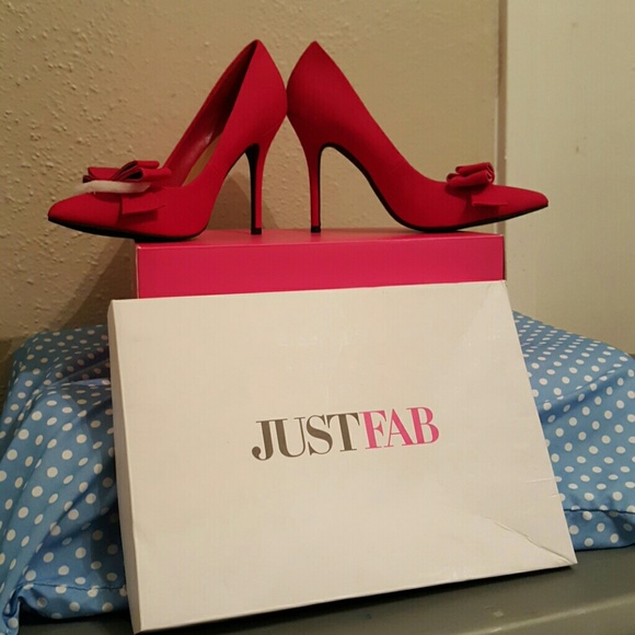 Red pumps