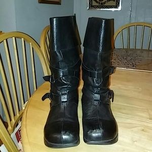 Earth brand black leather boots size 10