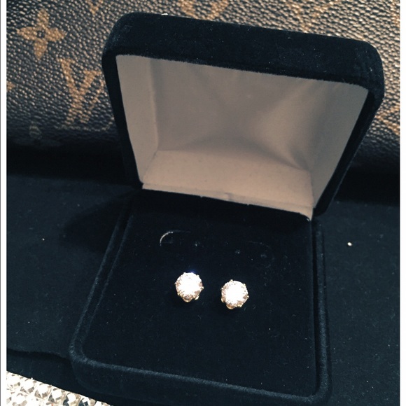 Diamond studs , medium size❤️ - Picture 2 of 3