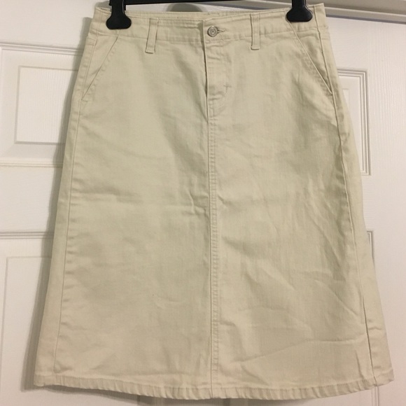Khaki Gap skirt.