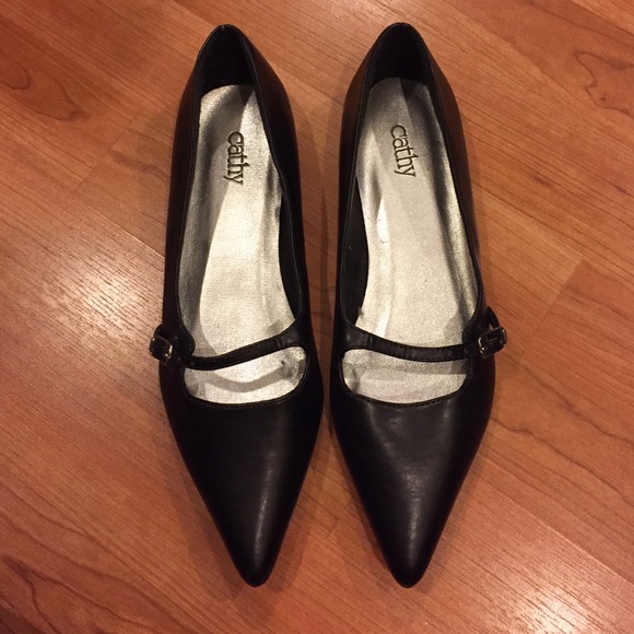 Pointy toe flats