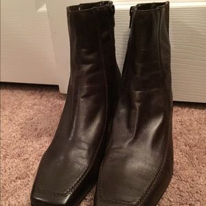 Nine West low booties