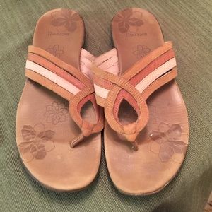 Merrell size 9 flip flop sandals