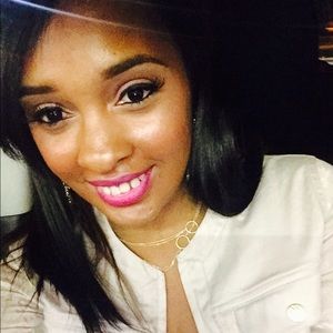 Meet your Posher, Larita