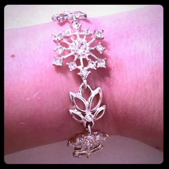 Silver flowers and leaves bracelet