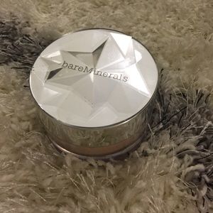 Bare Minerals Foundation in Medium Beige