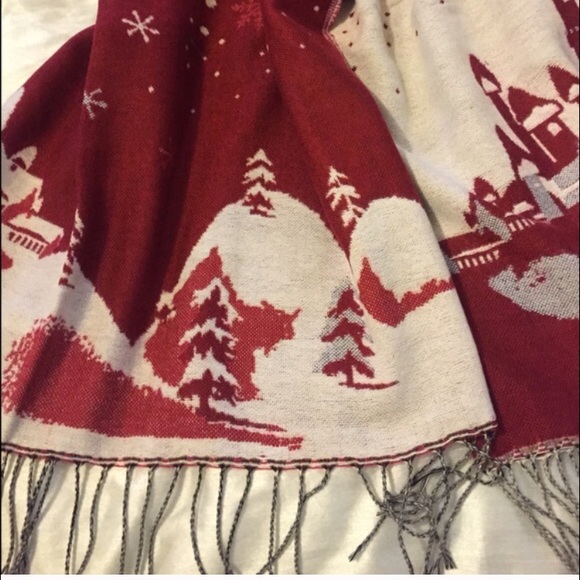❤️WINTERSCAPES FRINGE SCARF! - Picture 2 of 3