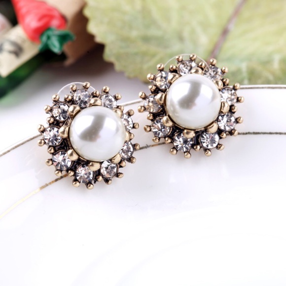 🆕 Pearl Earrings - Picture 2 of 4