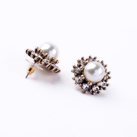 🆕 Pearl Earrings - Picture 3 of 4