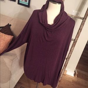 Cowl neck spandex blend cabi top💜💜