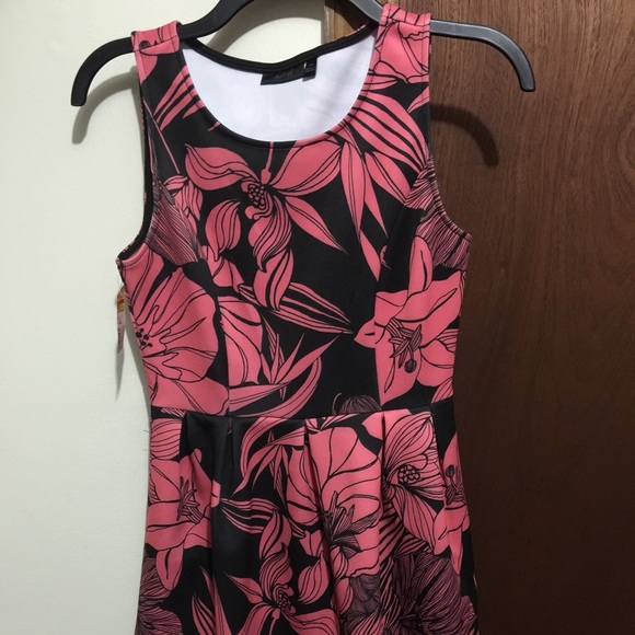 ❤️SOLD❤️BUY2DAY..Brand New Sleeveless Dress👗👠 - Picture 3 of 4