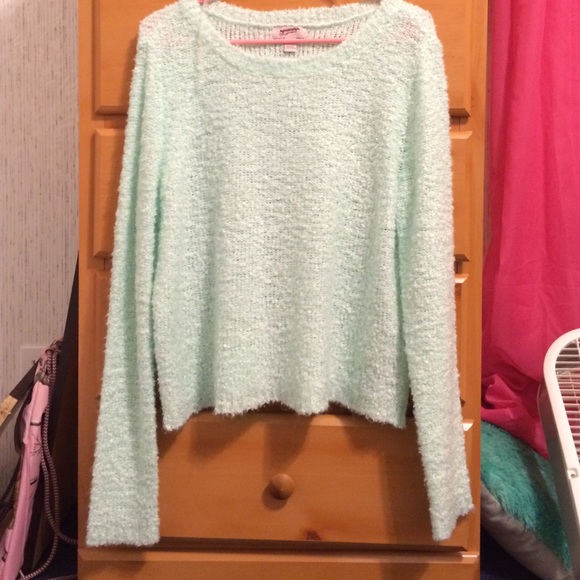 A mint green sweater 😊