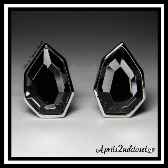 TAHARI ONYX JEWELED STONE CLIP ON EARRINGS - Picture 5 of 7