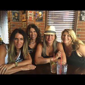 Meet your Posher, Elise