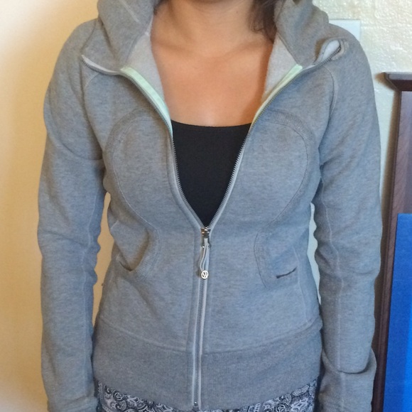 Lululemon scuba hoodie MINT GREEN DETAIL