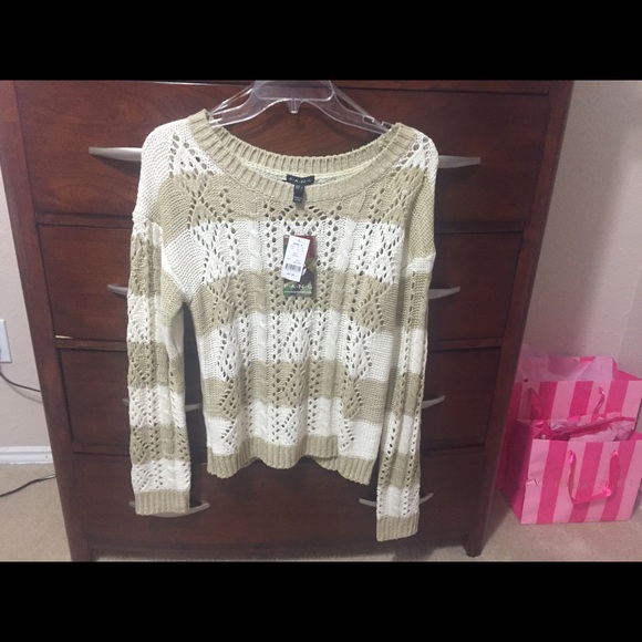 Sweater - Picture 3 of 4