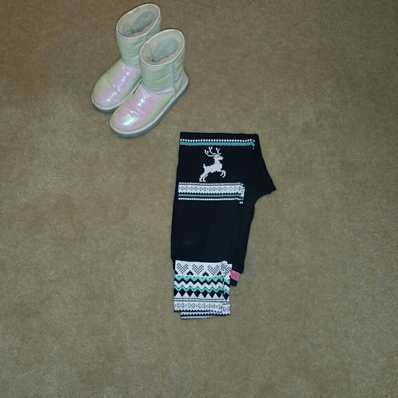 SOLD in BUNDLE NWOT Super cute Christmas leggings - Picture 3 of 3