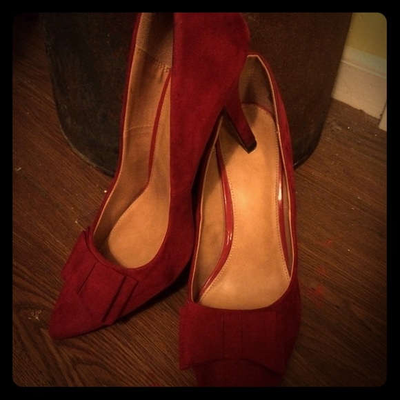 Red Suede Pumps 👠