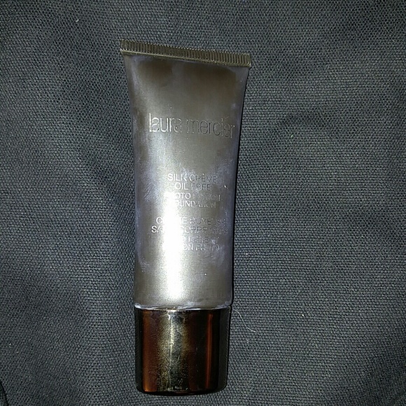 Laura Mercier FOUNDATION