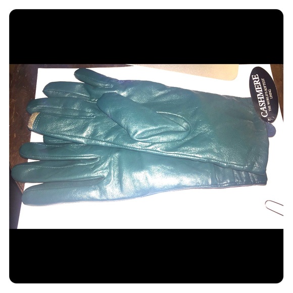 NWT Lambskin leather/cashmere touch screen gloves