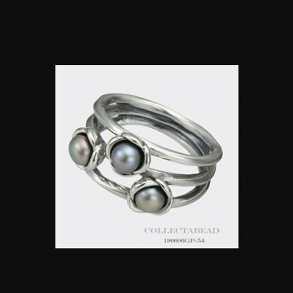 《 SOLD 》PANDORA 3-STONE Silver Ring Sz. 5 - Picture 2 of 3
