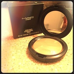 New MAC studio Sculpt Defining Powder