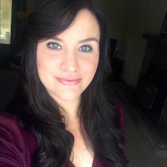 Meet your Posher, Heather - Picture 2 of 2