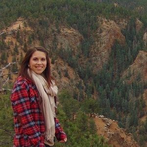 Meet your Posher, Caitlin