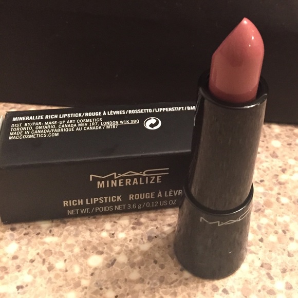Rich lipstick. Rare breed