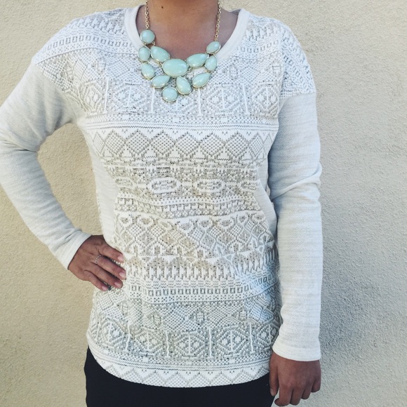 Sweaters - HP🎉Cream Sweater