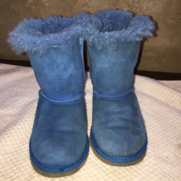 Sold!!!UGGs Bailey bow - Picture 3 of 4