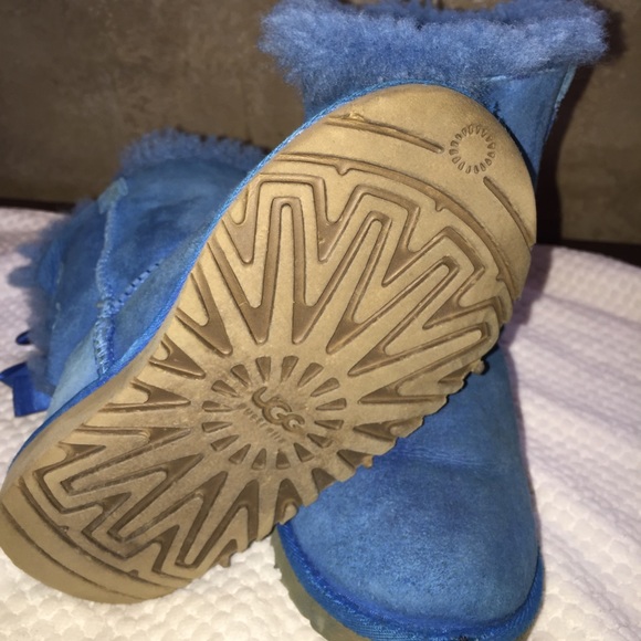 Sold!!!UGGs Bailey bow - Picture 4 of 4