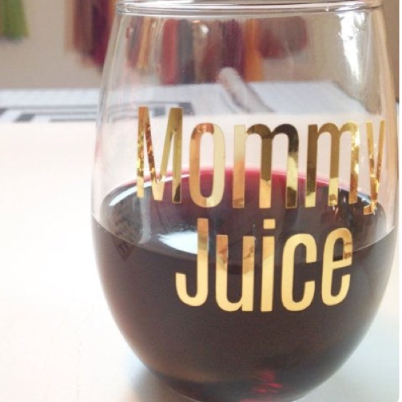 Northern Country Girl Designs Other - Mommy juice wine glass
