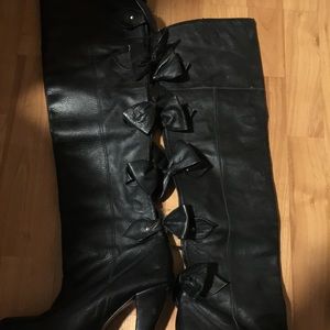 Trendy real boots with bows!