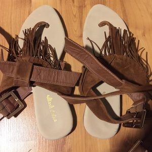 New trendy fringe suede flat sandals.
