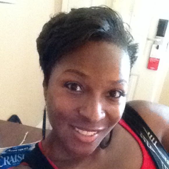 Meet your Posher, Cassandra - Picture 3 of 3