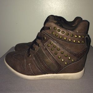 Brown Studded Wedge Tennis Shoes