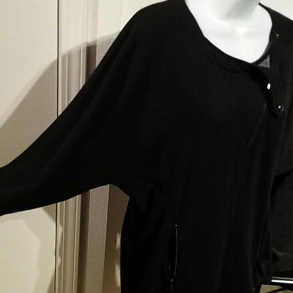 BCBG MaxAzira Long Sweatshirt - Picture 2 of 2