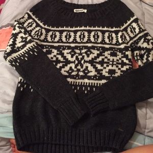 Crew neck knit sweater