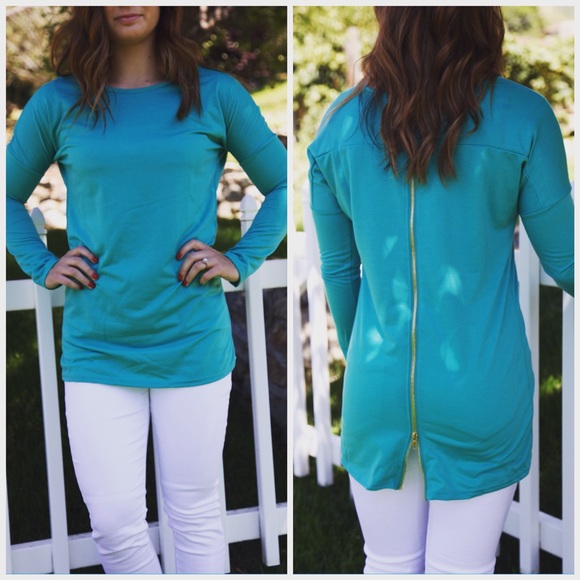 Turquoise zipper-back tunic. - Picture 1 of 1